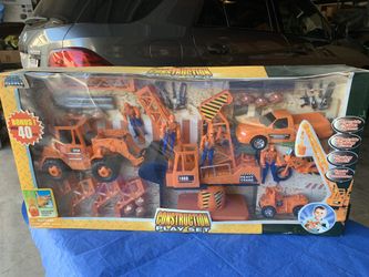 Construction play set -over 40 pieces-brand new