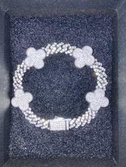 Cuban link bracelet, 8 inch , price is negotiable