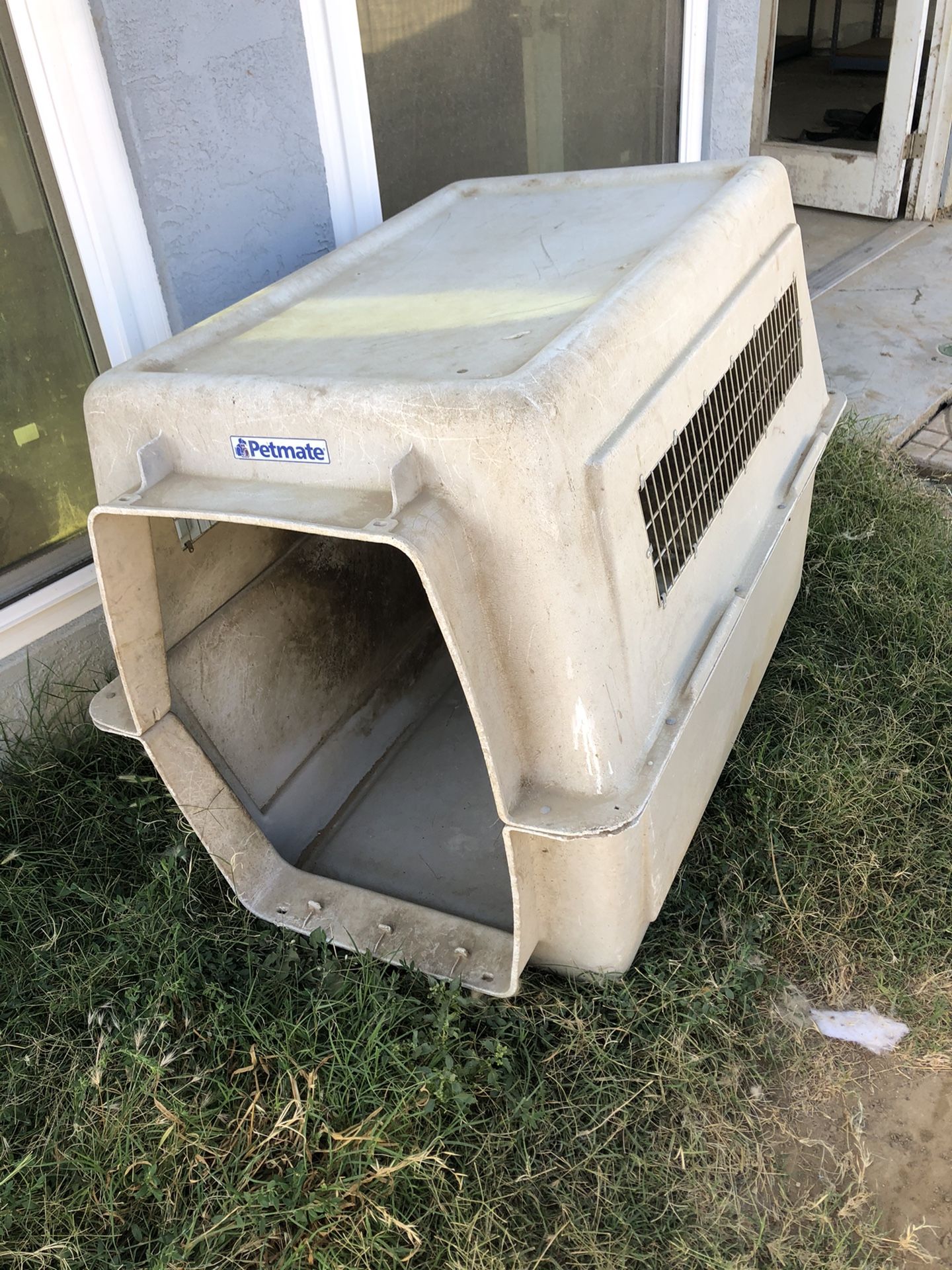 XL dog kennel