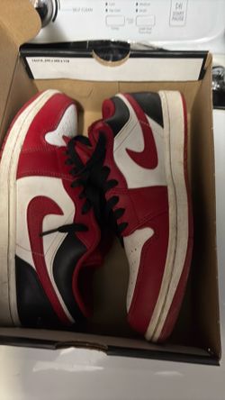 Air Jordan 1 low bulls Size 8 men (back to school sale)