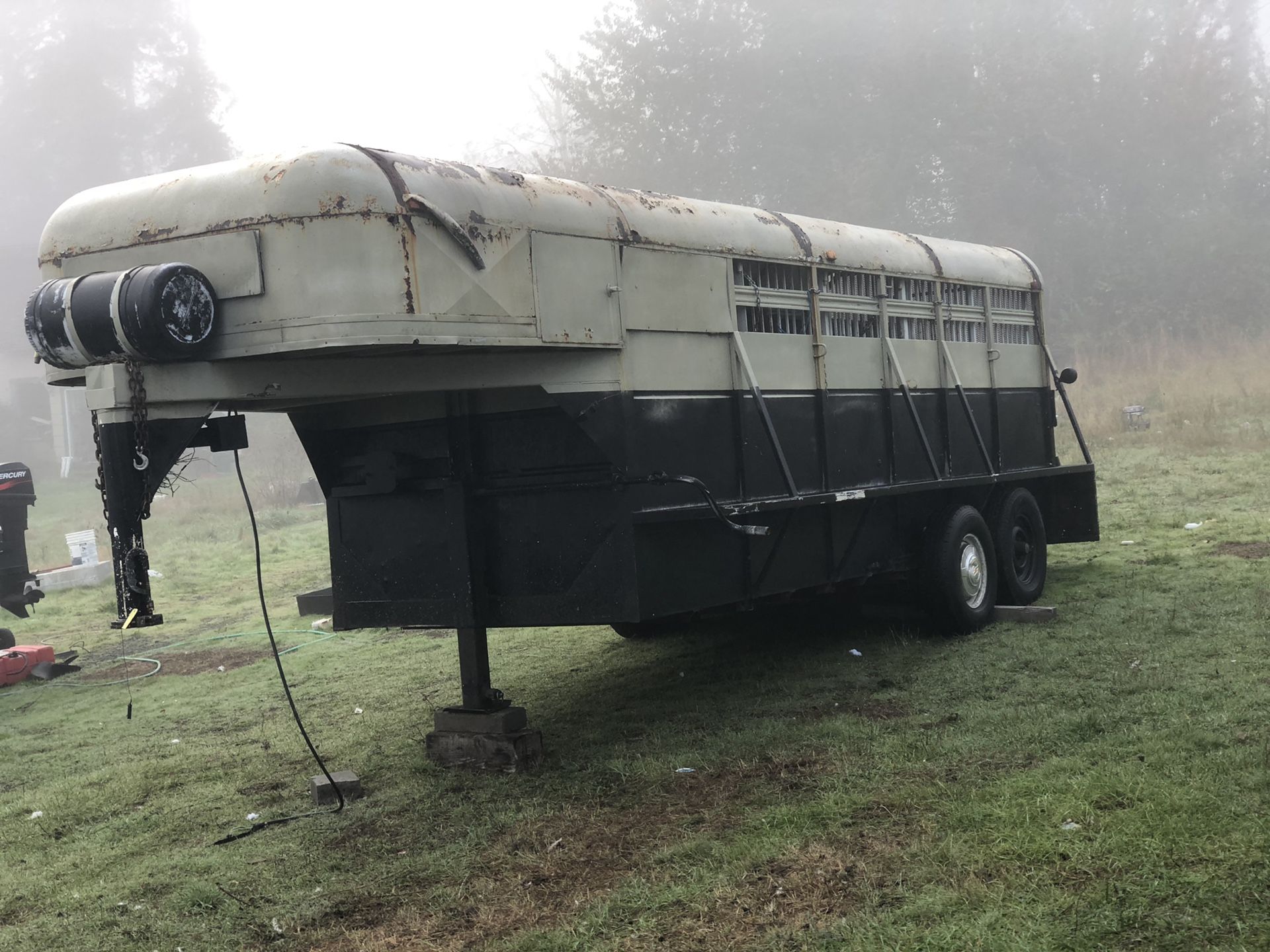 28 feet 3 horse slant trailer with gear storage/bunk