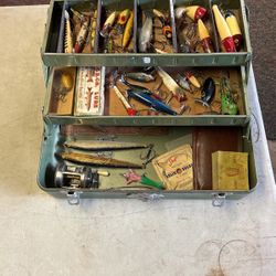 Vintage Fishing Gear And Lures Plus Fly Wallet In Nice Metal Tackle