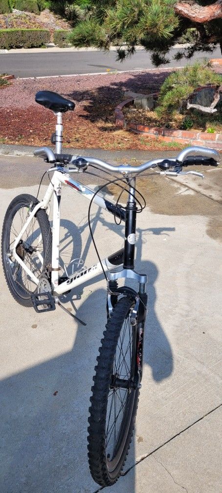 Mountain Bike 2xl GIANT!!! For A Very Tall Person ^