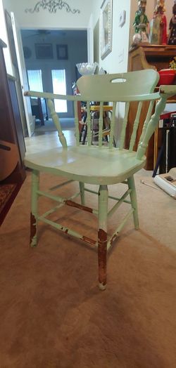 VINTAGE SHABBY CHIC CHAIR