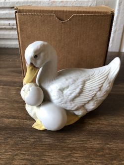 Enesco white porcelain mother duck and baby