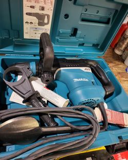 MAKITA Corded ROTARY HAMMER 11 Amp 1-9/16 