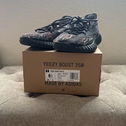 Yeezy Boost 350 V2