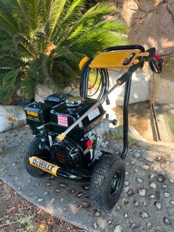 DEWALT
3600 PSI 2.5 GPM Gas Pressure Washer with Honda GX200 Engine, Heavy-Duty Commercial Cold Water Power Cleaner