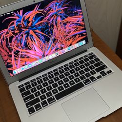 Apple MacBook Air 13” I5/8GB/256GB SSD $180