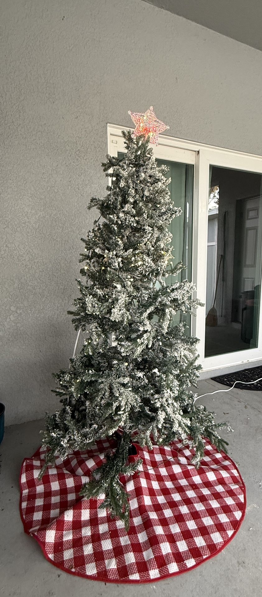 Tree Plus Skirt & Lighted Star