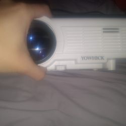Yowhick Projector