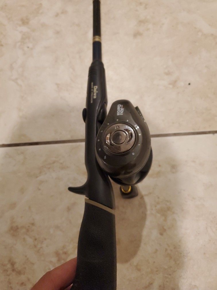 Abu Garcia Ambassadeur 1003LP Baitcasting Fishing Reel Daiwa Strike Rod