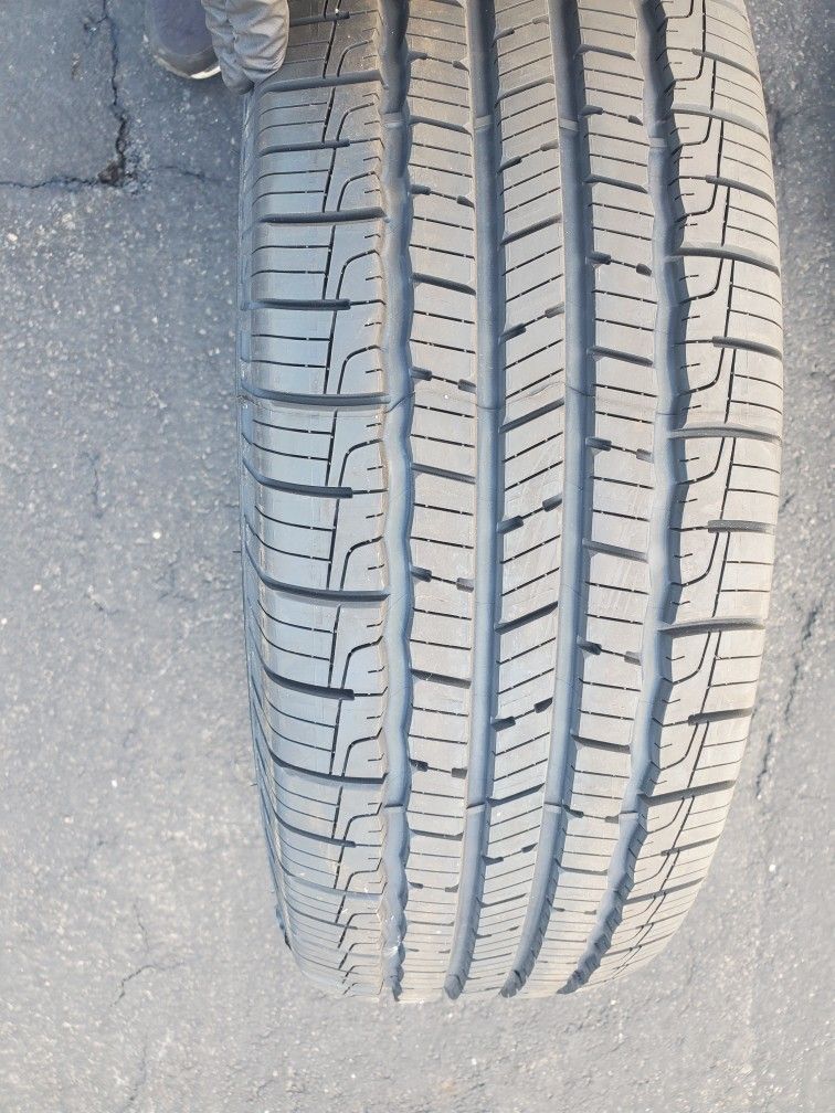 Single (1) 235 65 18 Goodyear Reliant tire