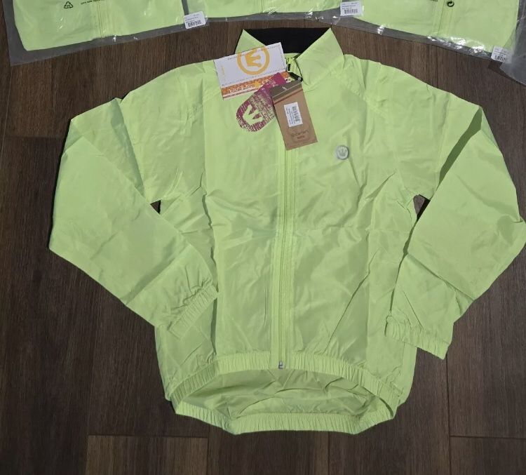 NWT Women’s Canari Cycling Windbreaker - Small