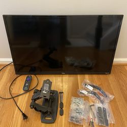 32 Inch Roku TV with Wall Mount