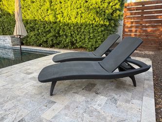 Set of 2 Outdoor Wicker Style Chaise Lounge Chairs