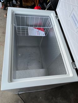 Frigidaire 7.0 Cu. ft. Chest Freezer, EFRF7003, White