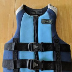Stearns youth life vest. To fit chest 26 to 29 inches and weight 50 to 90lbs