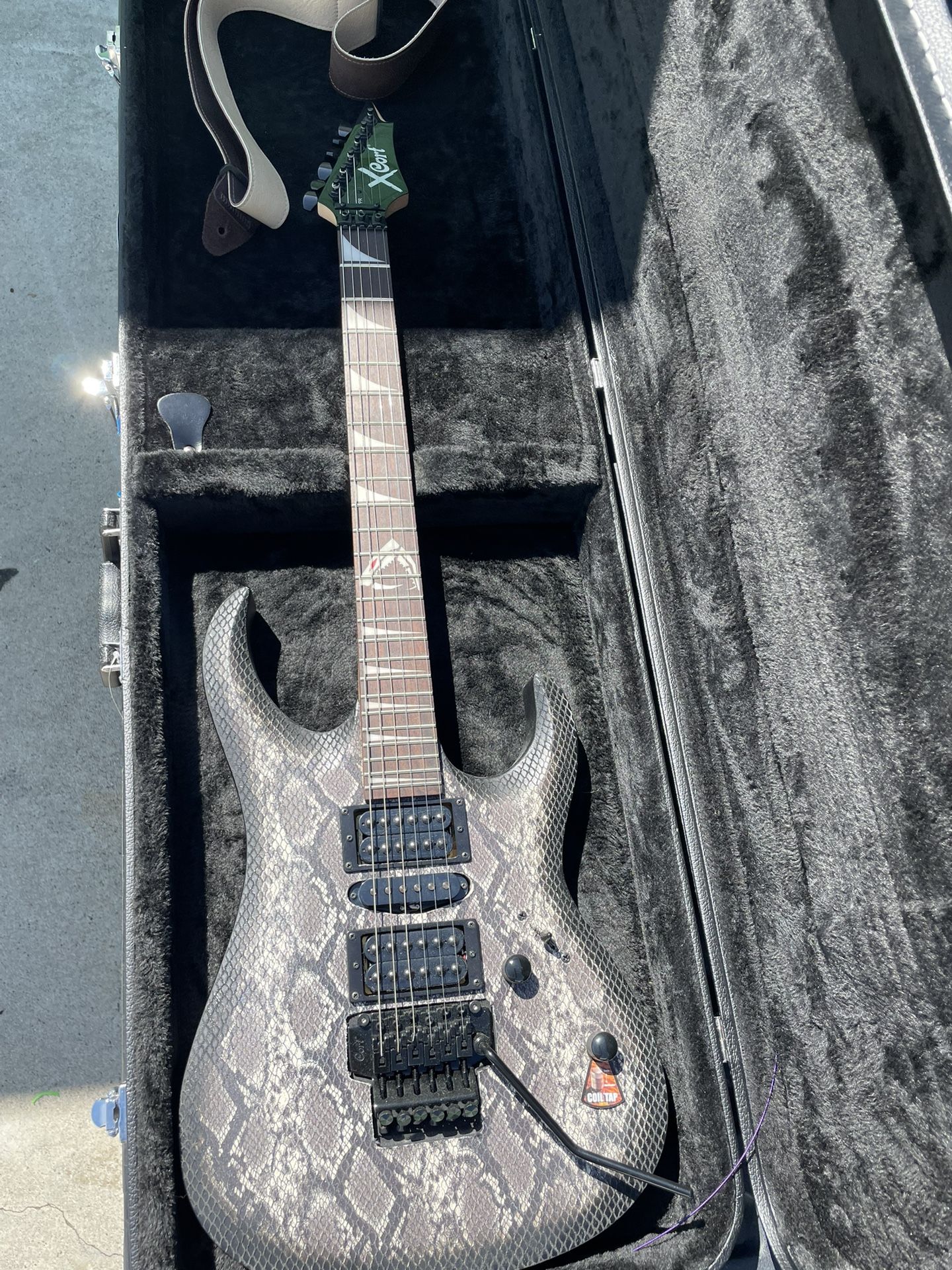 Cort X-6 VPR Gorgeous Snake Skin 24 fret Humbucker pick ups Rosewood neck floating Tremelo comes with guitar strap and aftermarket Strat style case