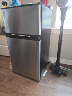 Mini fridge