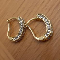 Earrings with stones on 3 sides