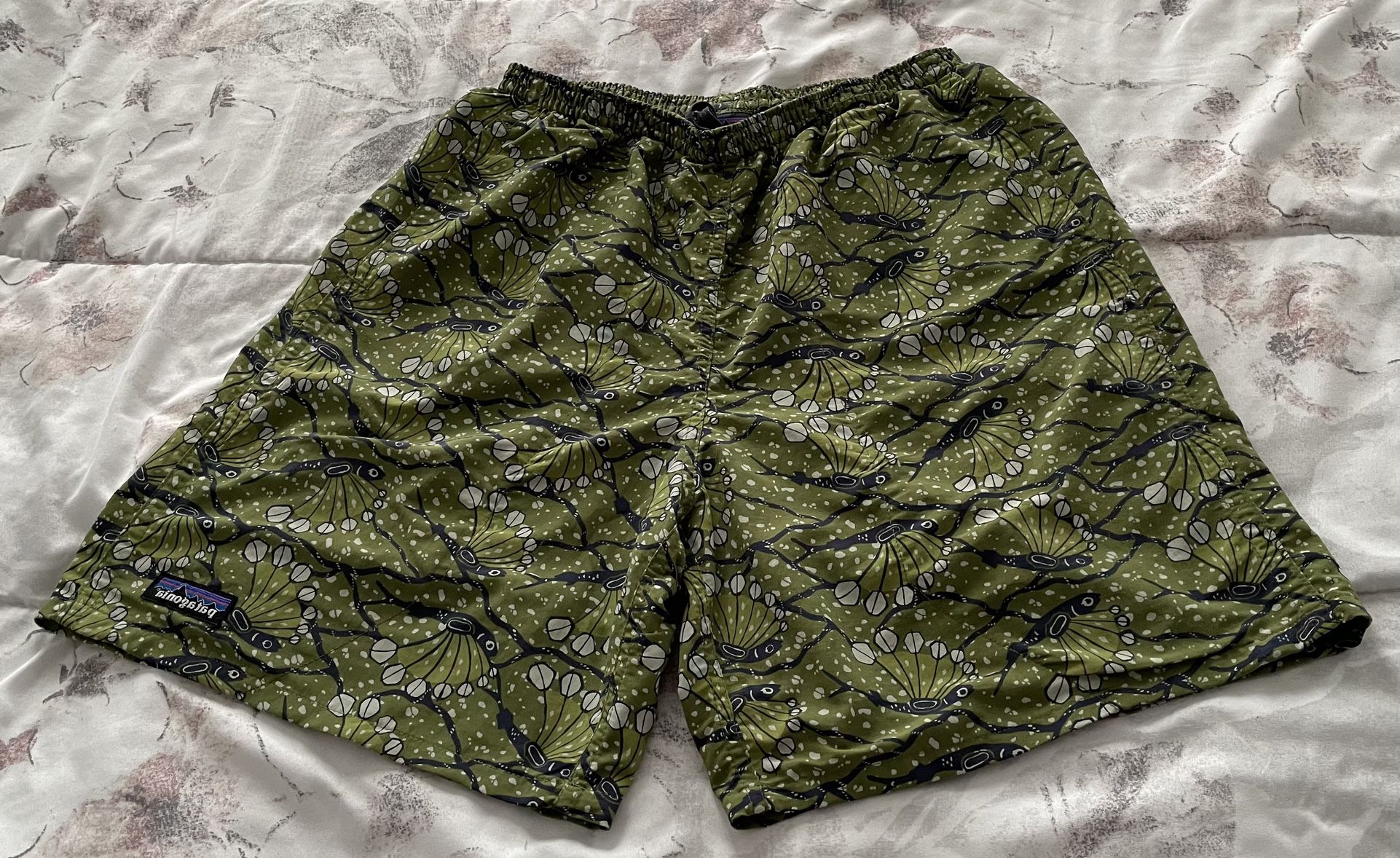 Patagonia Men’s Green Novelty Fish Swim Trunks Board Shorts with Pockets, size S
