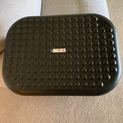 Rubbermaid commercial tilting comfort thread footrest
