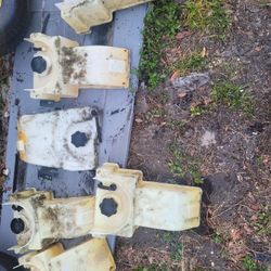 ((READ AD))(($40 EACH))((GASTANK LA--SERIES Or L--SERIES Johndeere)) Riding Mower 