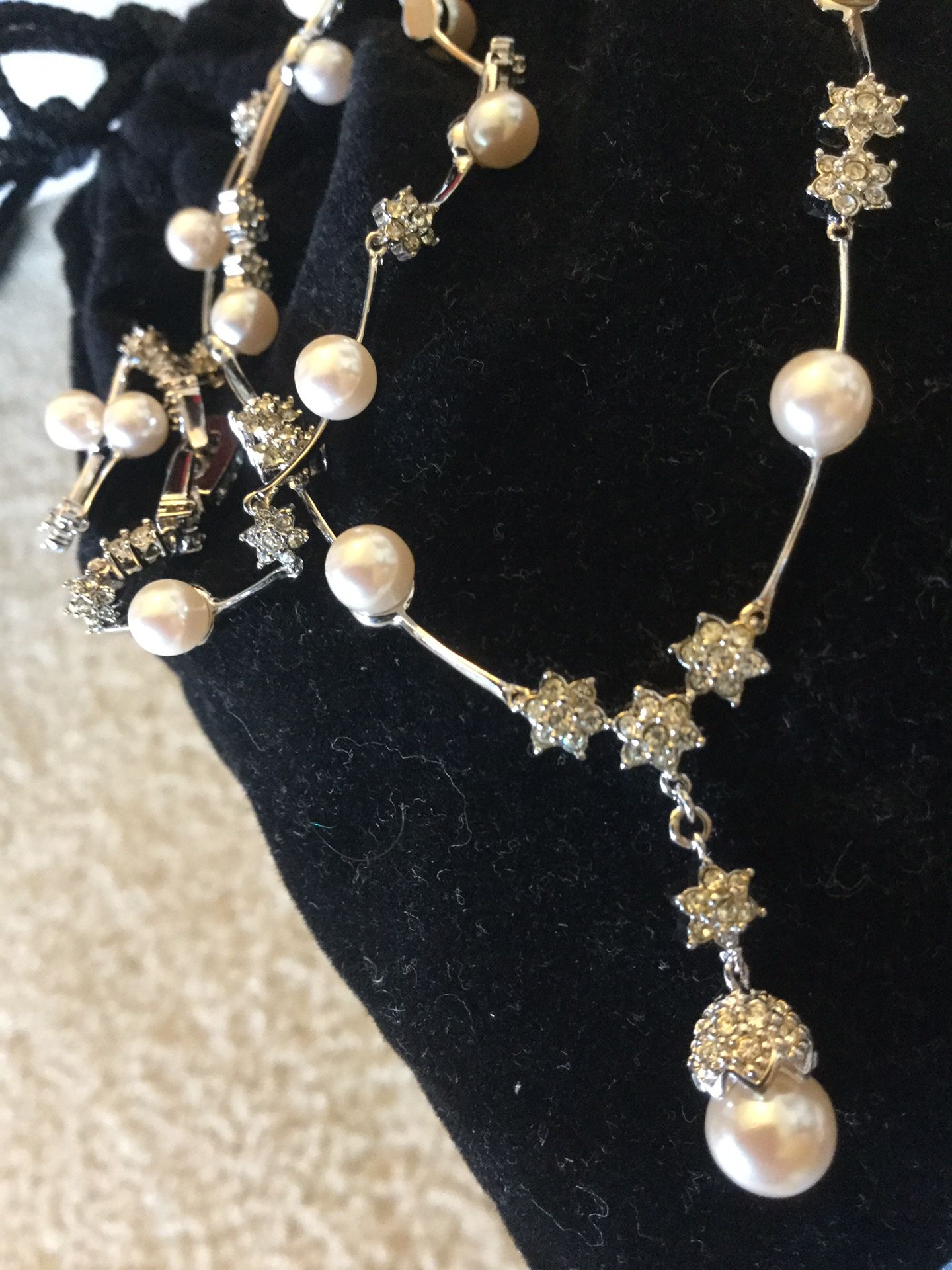 Classy necklace with crystals and faux Pearls💙🧡💙 Macy’s Jewelry very nice / Visit for more