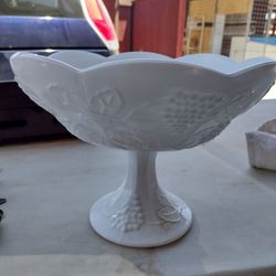 Indiana Milk Glass Harvest Grape Large Bowl 

