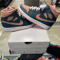 Jordan 1 Mid 