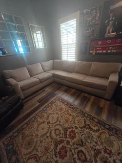 Large Flexsteel L-Shaped Sectional Sofa - Tan / Beige Fabric