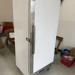 Arctic Air Commercial Fridge - 25 Cu Ft - Standard Plug!