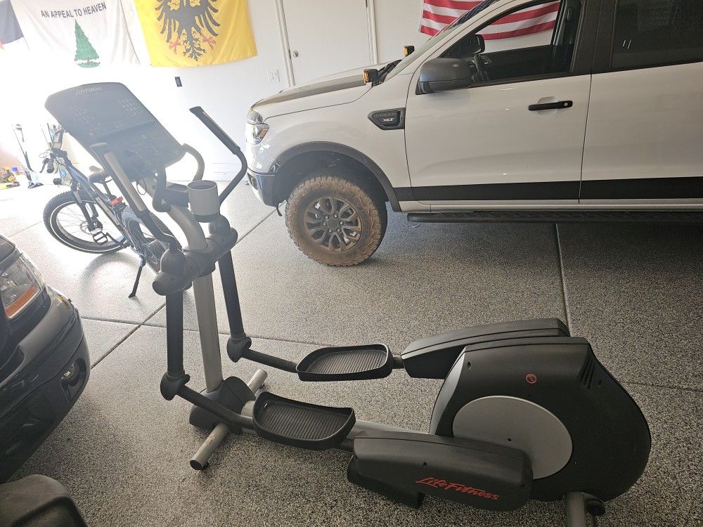 LifeFitness Elliptical - Integrity Series - CX1000