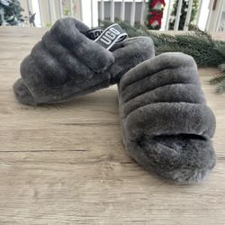 Grey UGG Women’s Fluff Yeah Slides (size 8)