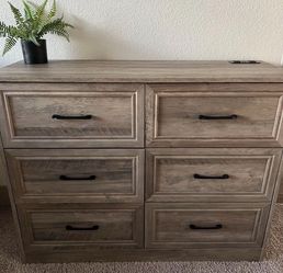 6 Drawer Dresser w/ Socket for charging or using lamp