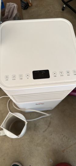 Used HOMCOM 8000 BTU Mobile Air Conditioner for Cooling and Dehumidifying, Remote Control, 24H Timer, LED Display, White