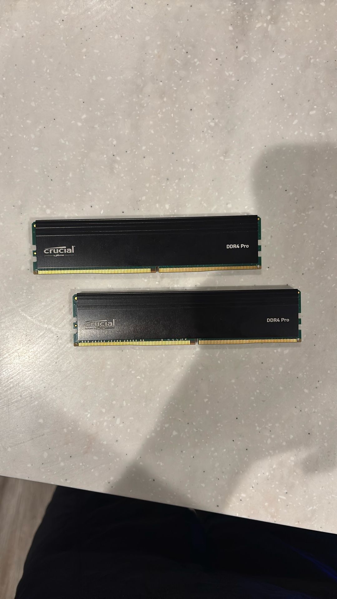 2 DDR4 PRO 16GB of ram each
