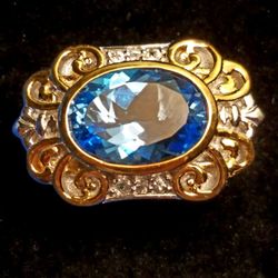 GORGEOUS BLUE TOPAZ AND DIAMOND RING SET IN 925 STERLING SILVER AND 14K YELLOW GOLD. SIZE 8,
