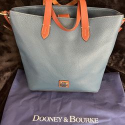 Dooney And Bourke Handbag