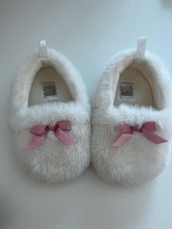 Carter's Little Girl Slippers Size 5/6