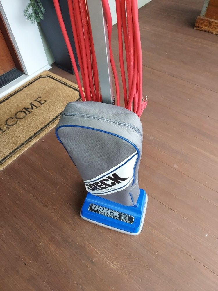 Oreck XL XL2100RHS Commercial Industrial Heavy Duty Commercial Janitorial Upright Bag Vacuum Cleaner Assembly In Excellent Like New Condition 2021 Yea