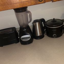 Working Kitchen Appliances 