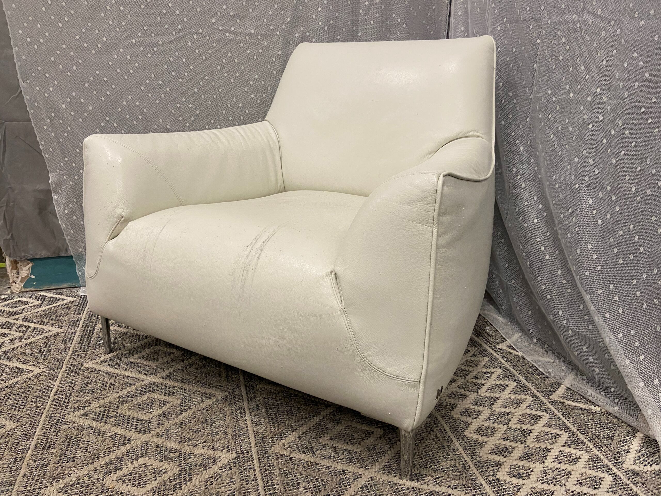 NATUZZI Modern Ivory Leather Accent Chair with Chrome Legs
