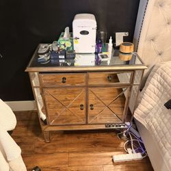 Nightstand / End Table (1) Mirrored 