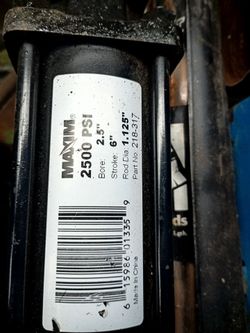 Hydraulic cylinders new never used