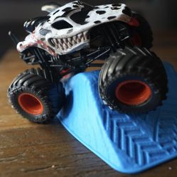 Monster Jam Monster Mutt Dalmatian 1:64 Die Cast – Collector’s Edition Look 🔥