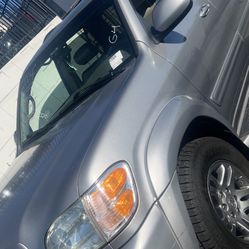 2004 toyota sequoia
