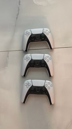 PS5 controllers