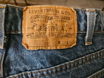 Woman's Levi Jeans 32 × 34